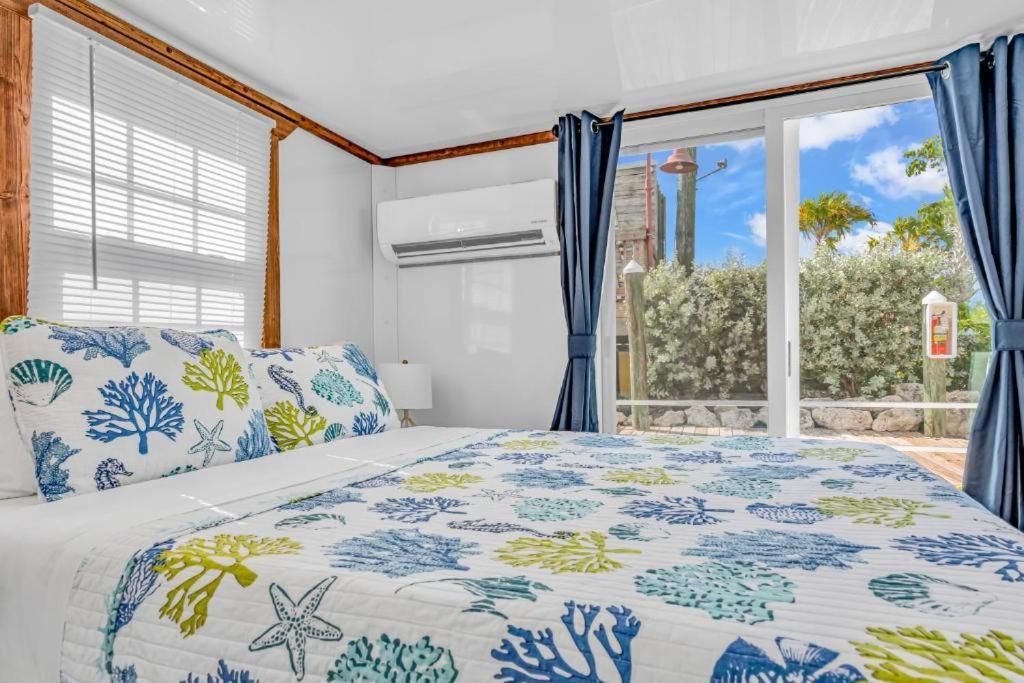 Cabins At Bonefish Bay Маратон Экстерьер фото